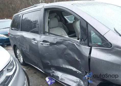 2015 Toyota Sienna Xle 8 Passenger z USA, uszkodzony, nr VIN 5TDYK3DC5FS633957